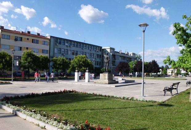 Пијани поп после сахране у затвор на трежњење